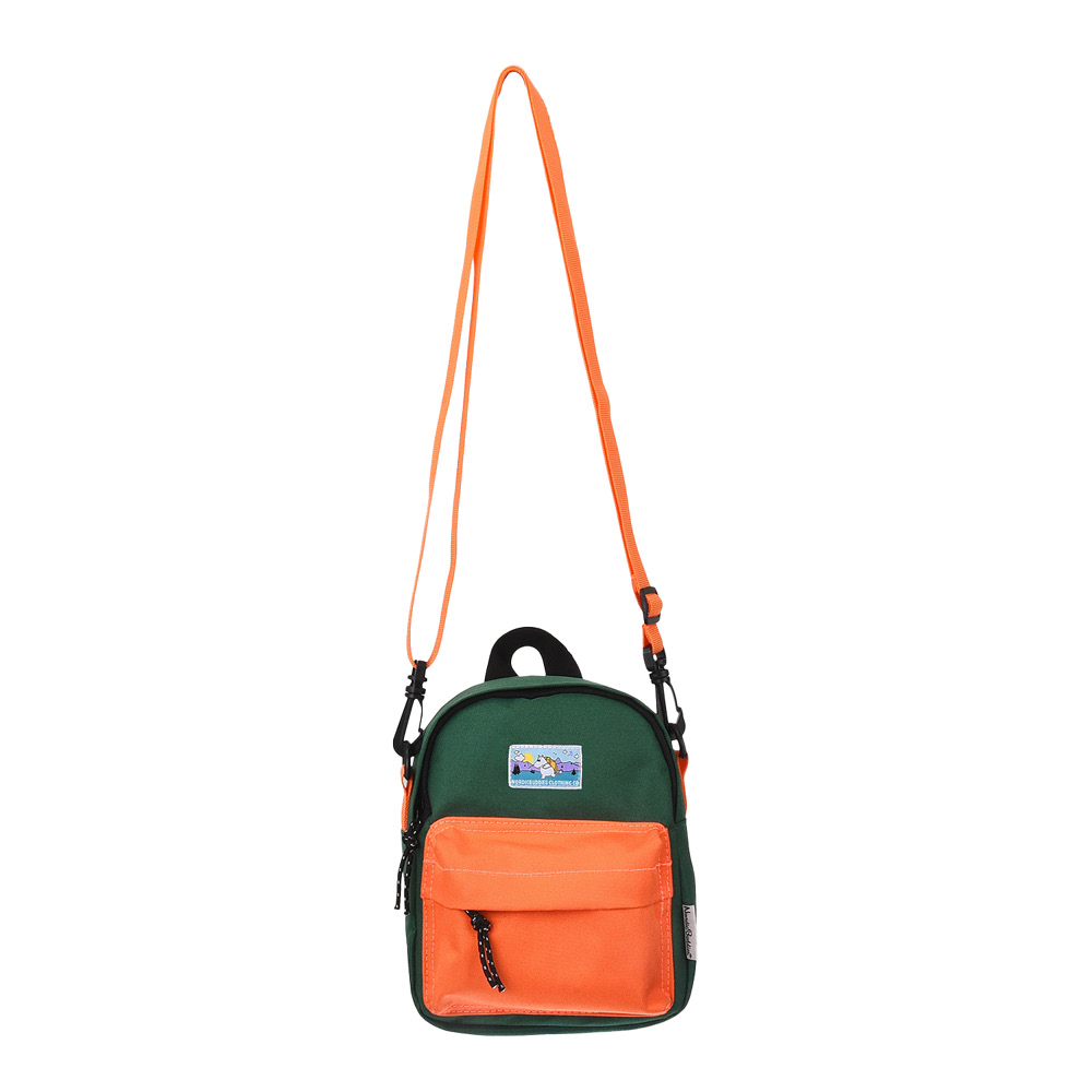 Nordicbuddies – Mumin crossbody väska 25×15 cm äventyr grön/orange