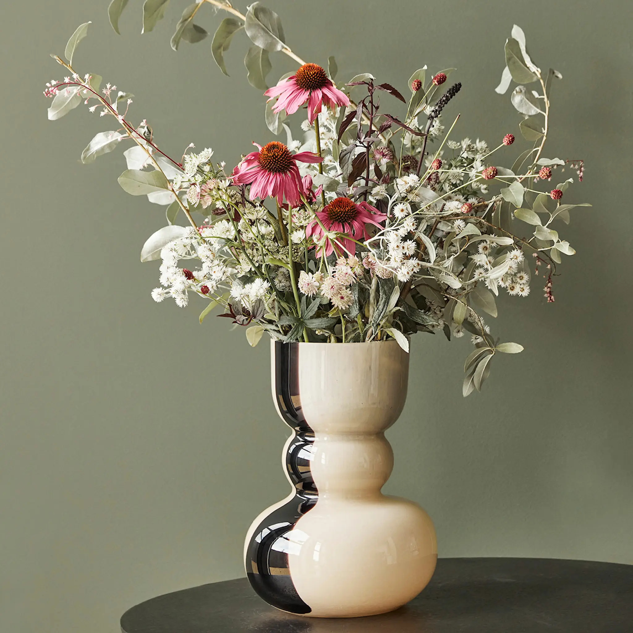 House Doctor Pilu vase 27,5 cm svart/brun