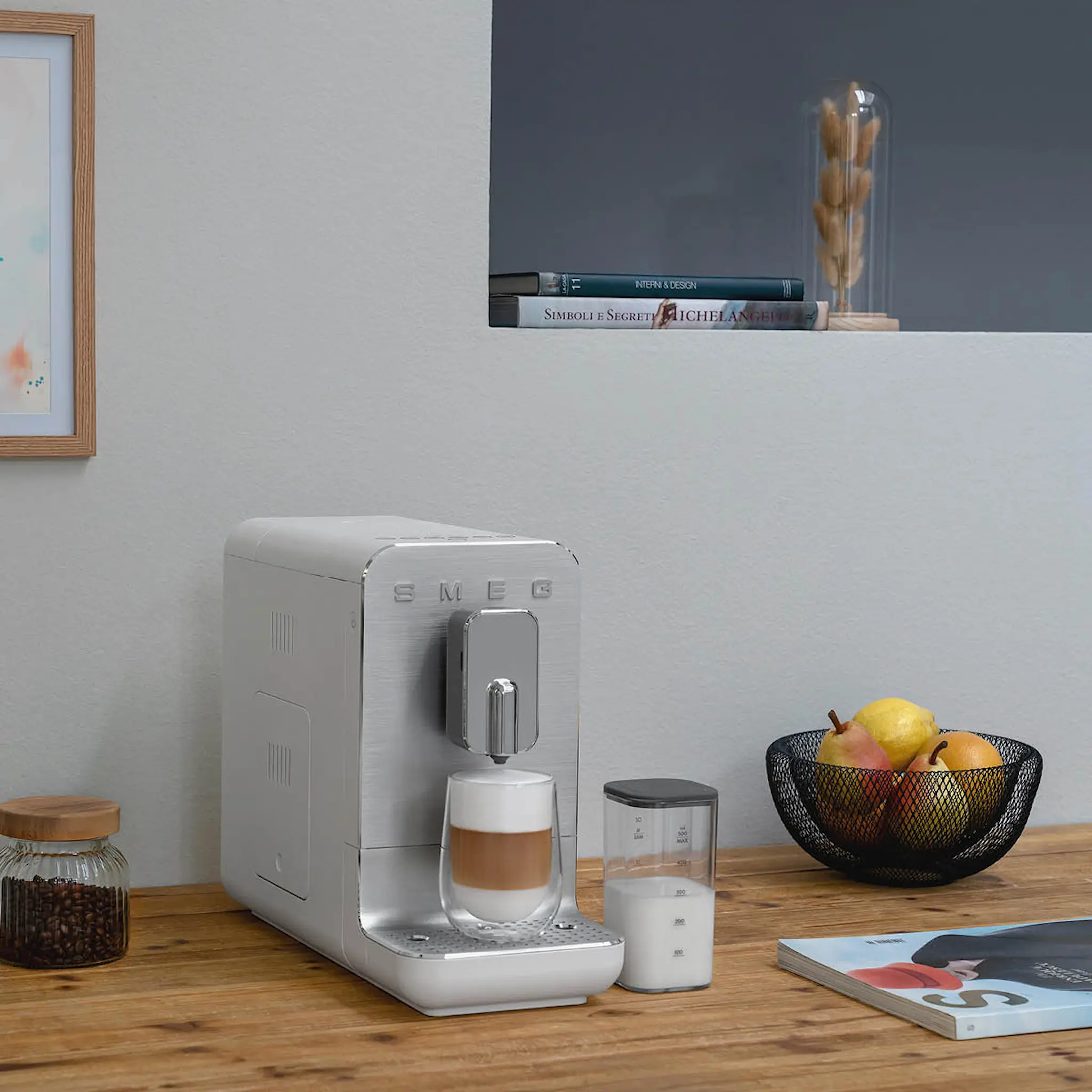 SMEG Smeg Helautomatisk Kaffemaskin BCC11 med mjölkskummare Vit