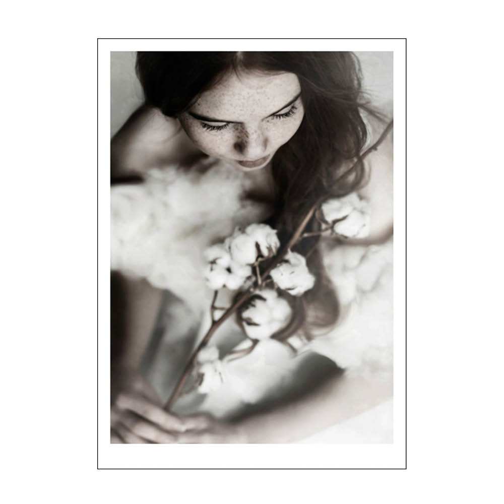 Läs mer om Poster & Frame - Ingrey Studio poster 50x70 cm girl with cottonflower