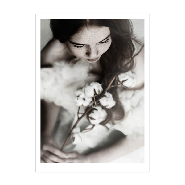 Ingrey Studio poster 50x70 cm girl with cottonflower