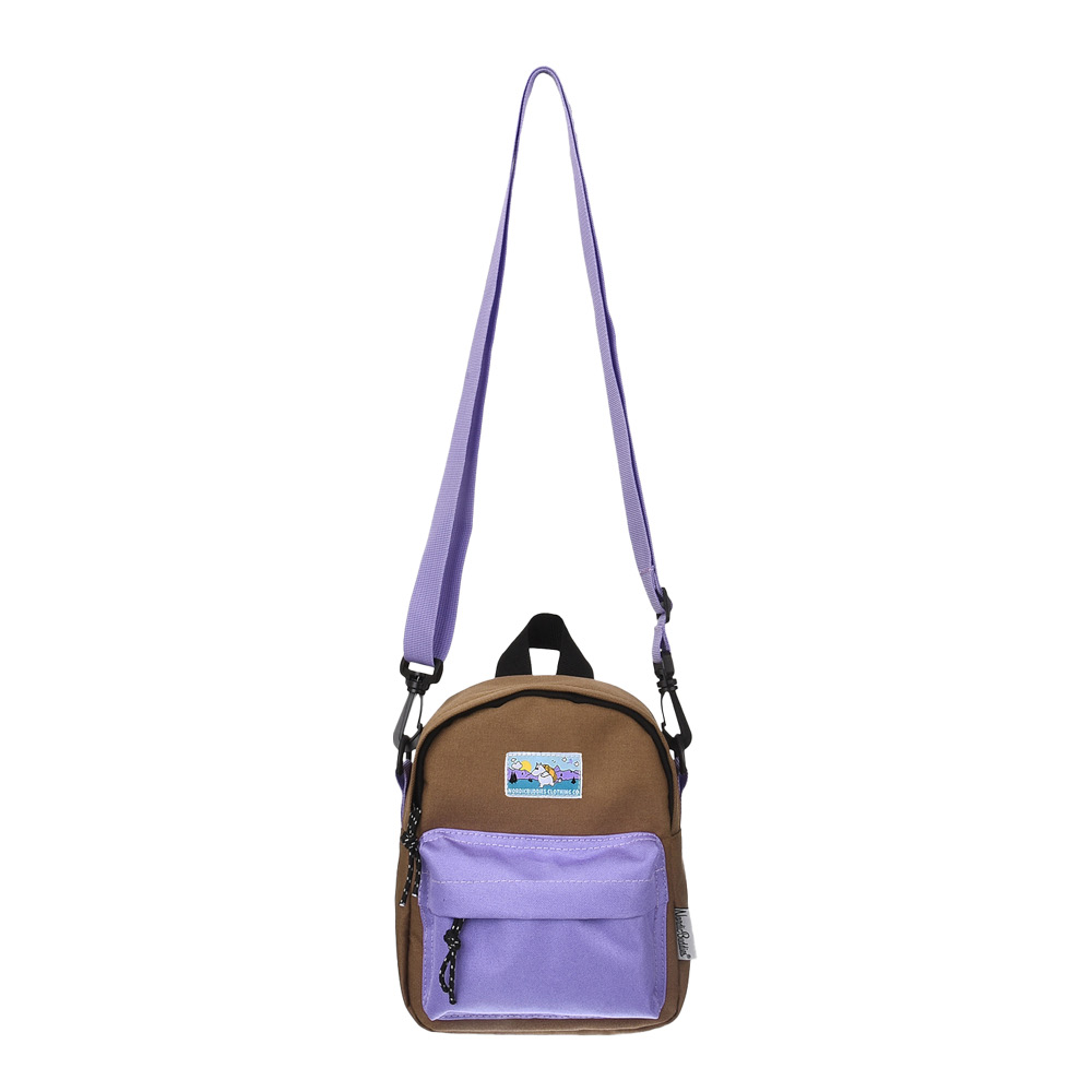 Nordicbuddies – Mumin crossbody väska 25×15 cm äventyr brun/lila