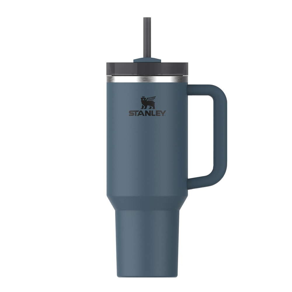 Läs mer om Stanley - Stanley Quencher Tumbler 1,18 L blue spruce