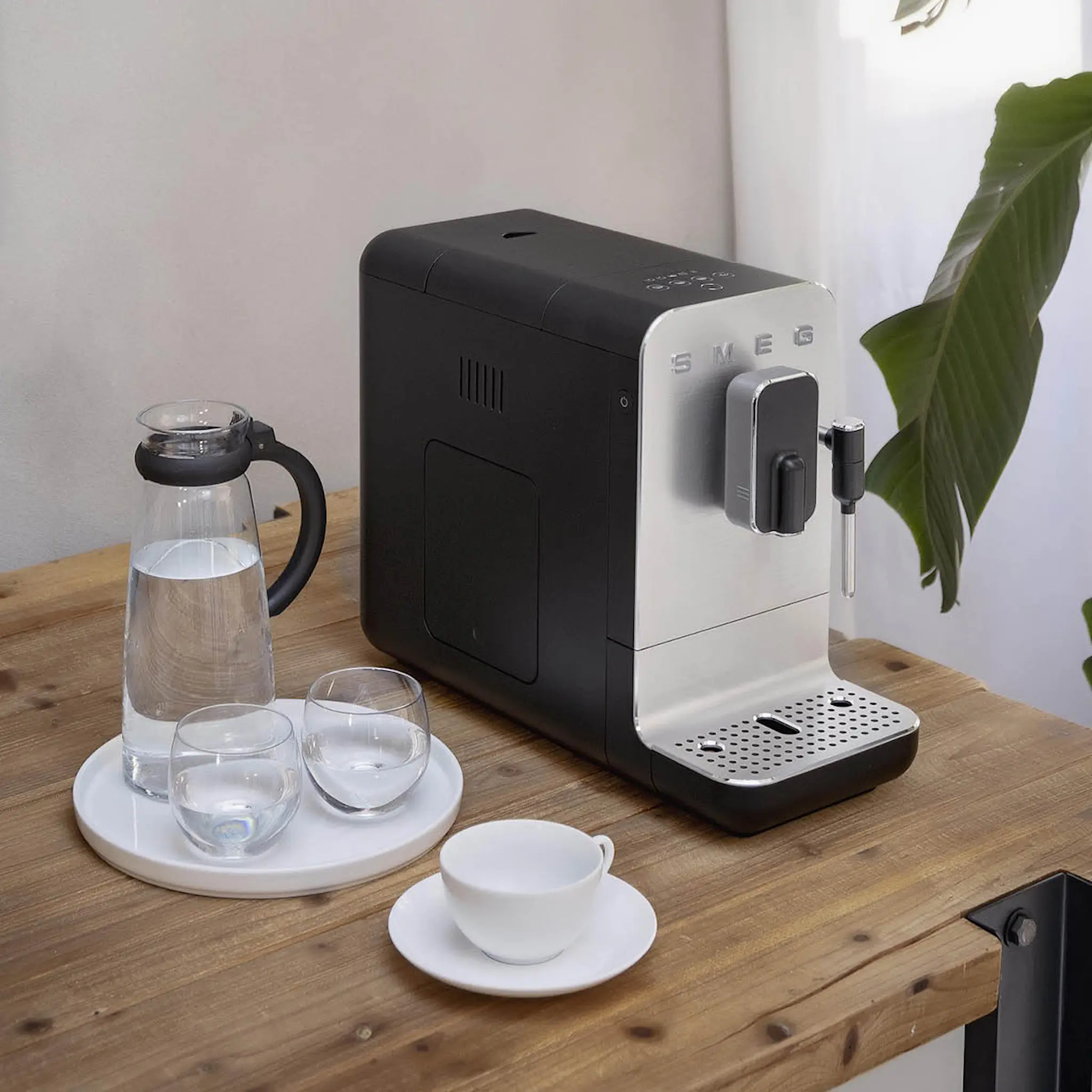 SMEG Smeg Kaffemaskin med Mjölkskummare BCC12 Matt Svart
