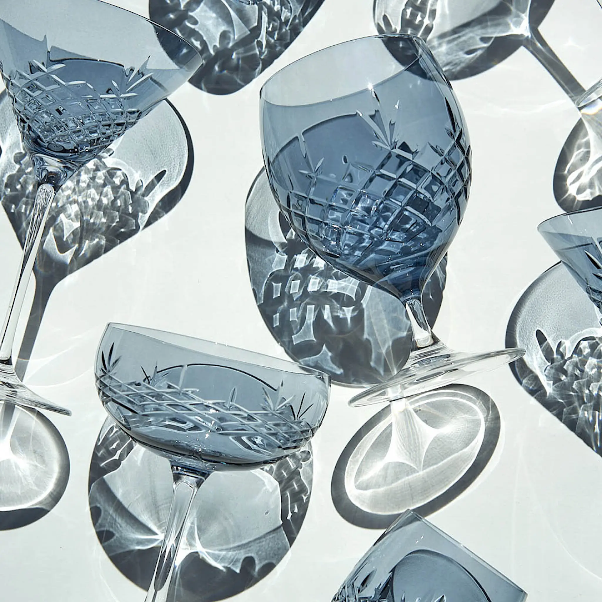 Frederik Bagger Crispy Eightball Glas på fot 55 cl 2-pack Sapphire