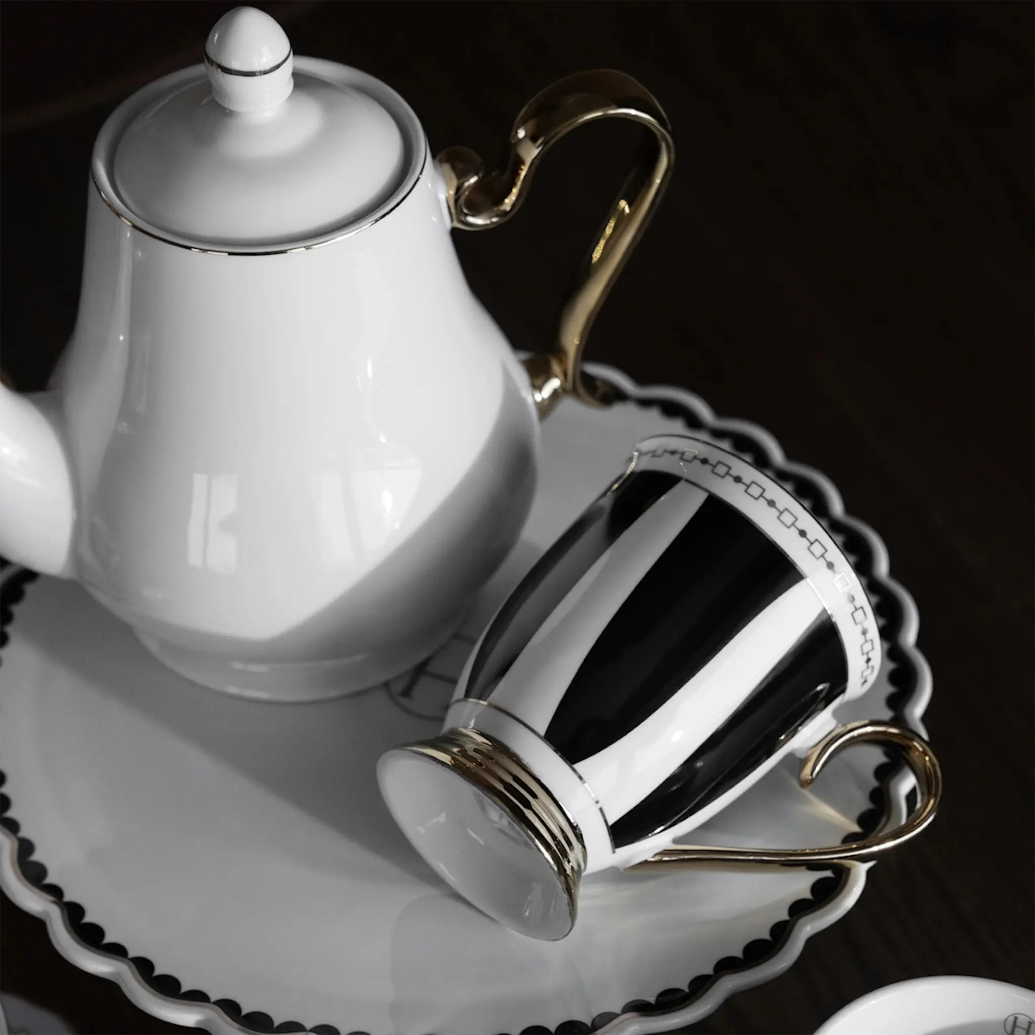 Hilke Bianco Teekannu 1 L Valkoinen/Kulta