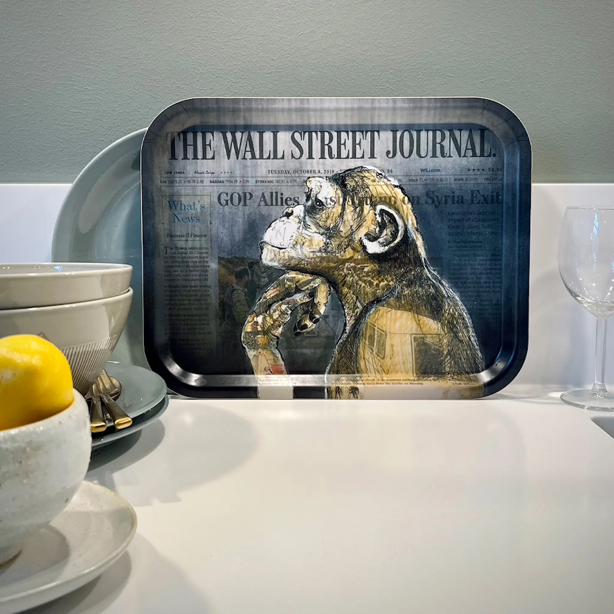 LISA TÖRNER ART Bordbrikke Monkey Business 28x36 cm svart